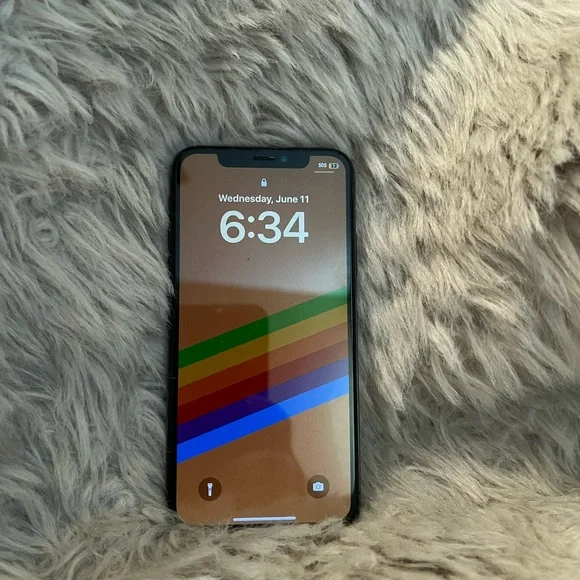 Apple Black Smartphone. $110 IF YOU BUY TODAY - Picture 4 of 6